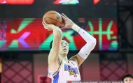 开云体育网址-直接对位！周琦半场7分5板1助1帽VS王哲林10分10板2助&amp;6前场板