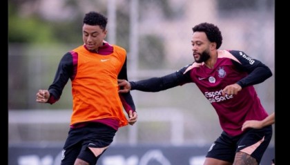 开云体育APP-重聚！曼联球迷号社媒晒德佩、林加德在科林蒂安训练照片